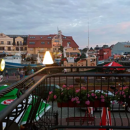 - Z Tarasem Przy Kanale Portowym - Widok Na Statki * וובה