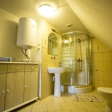 - Z Tarasem Przy Kanale Portowym - Widok Na Statki * Łeba