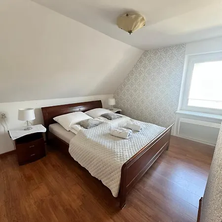 - Z Tarasem Przy Kanale Portowym - Widok Na Statki * וובה