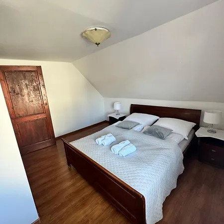 - Z Tarasem Przy Kanale Portowym - Widok Na Statki