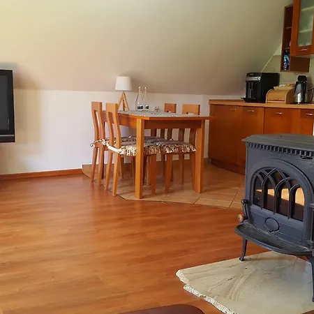 - Z Tarasem Przy Kanale Portowym - Widok Na Statki * וובה