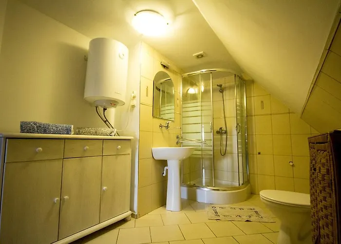 - Z Tarasem Przy Kanale Portowym - Widok Na Statki * Leba