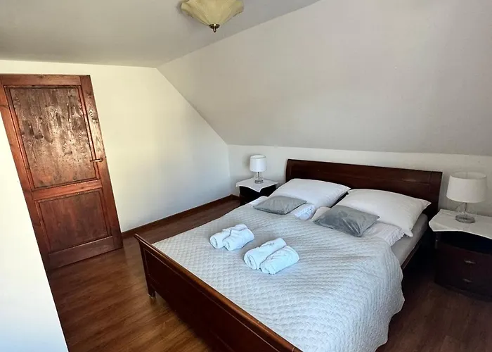 - Z Tarasem Przy Kanale Portowym - Widok Na Statki