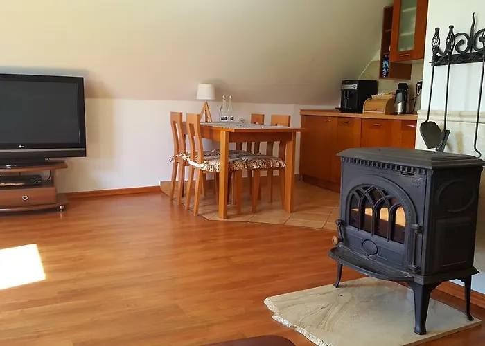 - Z Tarasem Przy Kanale Portowym - Widok Na Statki * Leba