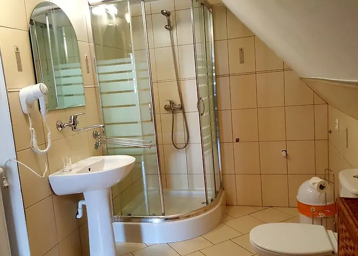 - Z Tarasem Przy Kanale Portowym - Widok Na Statki Leba